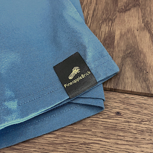 Labeled Pineapple - Bio Baumwolle T-Shirt - Dusty Indigo - PineappleBrick®